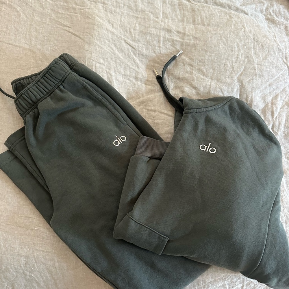 ALO Yoga Green Sweat set